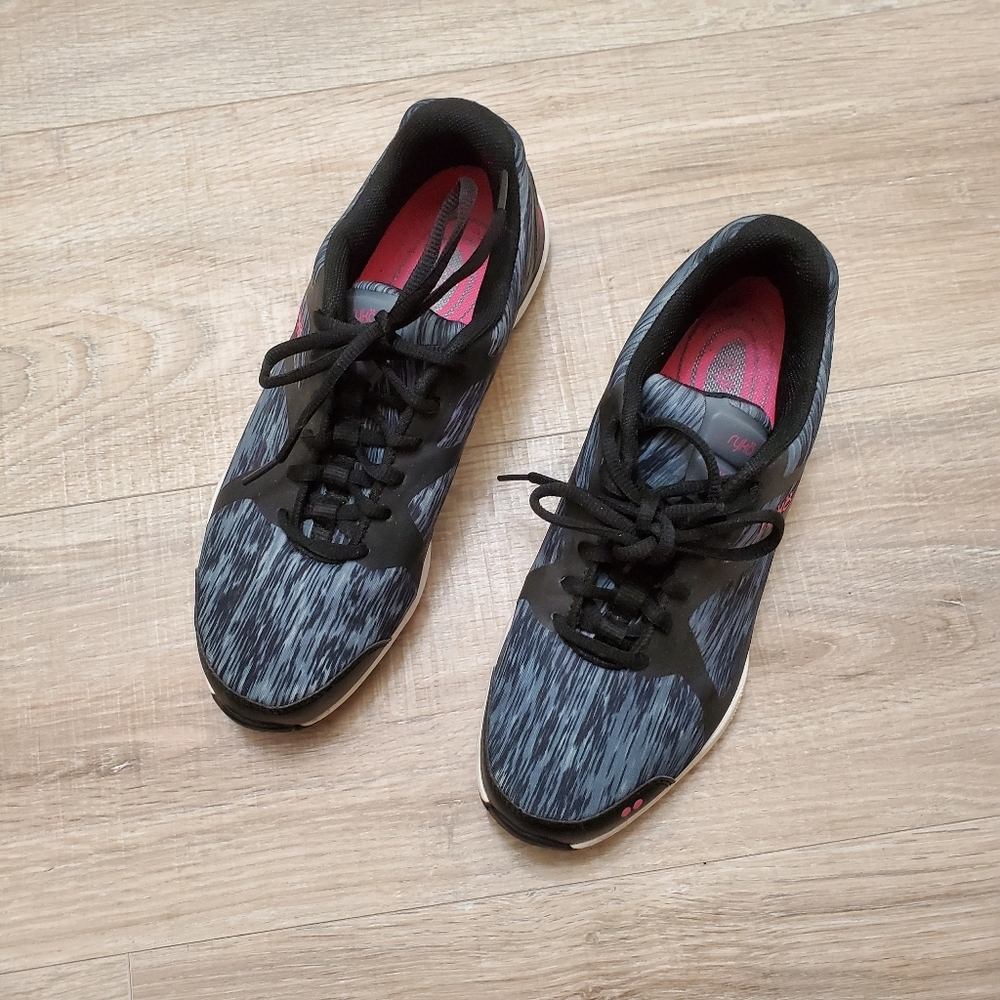 Ryka Size 7.5 Women's Athletic Shoes